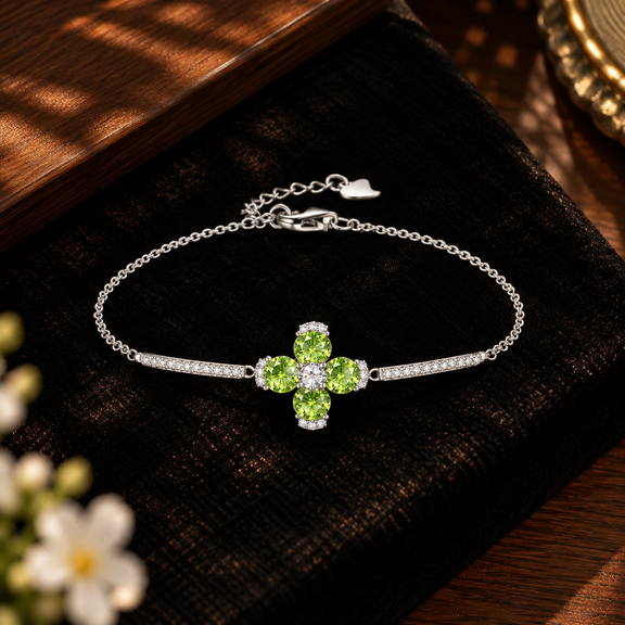 Peridot four-leaf clover S925 sterling silver bracelet
